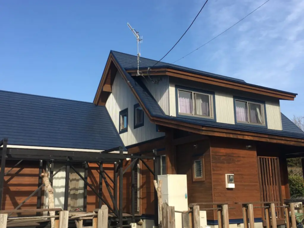 塗装後のログハウス