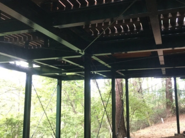 ウッドデッキの鉄骨部分の塗装