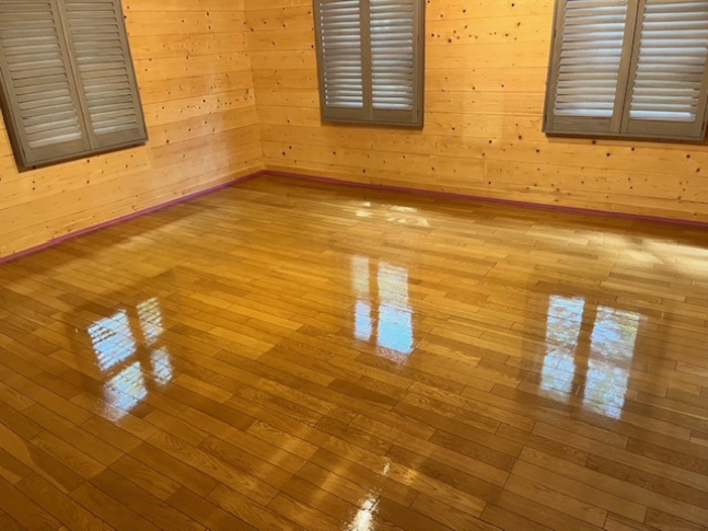 軽井沢町 フローリングをガラス塗料にて塗装